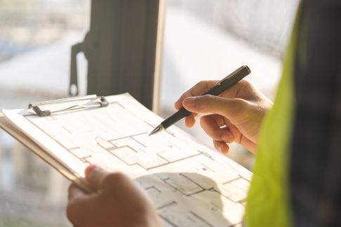 Inspection technique : contrôle de l'état d'une maison en Bretagne
